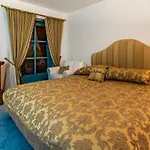 Bostele With Five Bedrooms, Indoor Pool, Two Saunas & Garage